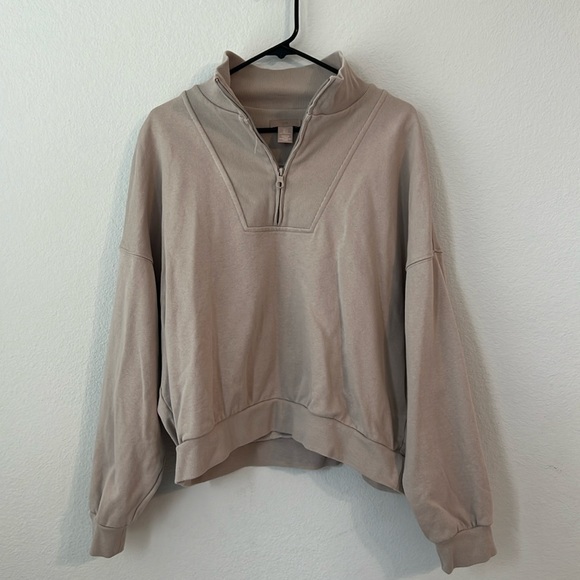 H&M Tops - H&M Womens Pullover - L